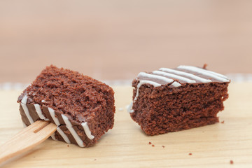 close up of of brownie cake on wooden plate
