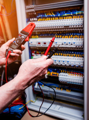 Electrical measurements with multimeter tester