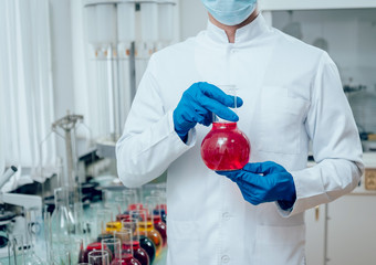 Science technician at work in the laboratory.
