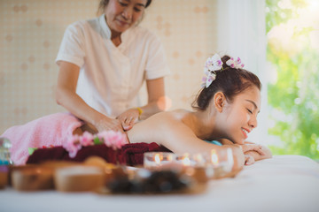 Obraz na płótnie Canvas Asian lady relax in skin care aroma therapy
