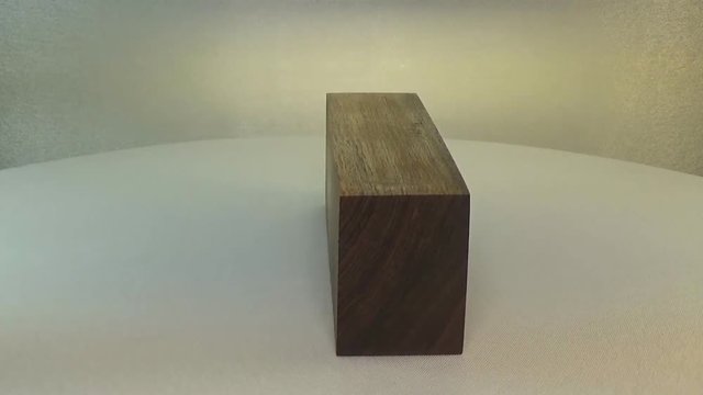 Rotating the block of wood canalete. Bocote.