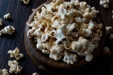 Sweet Honey Popcorn in a wooden bowl.