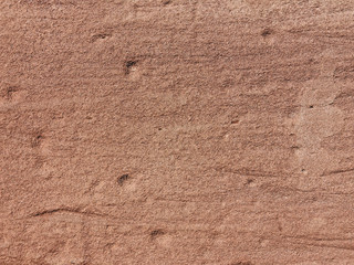Rötlicher Sandstein mit Erosionen