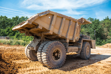 Obraz premium Large industrial truck, quarry mining mineral