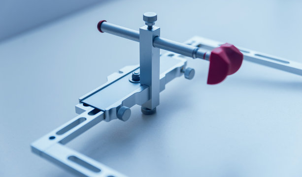 Installation of the face-bow. Functional diagnostics.