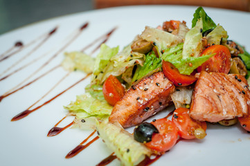fish salad with grilled salmon and green salad
