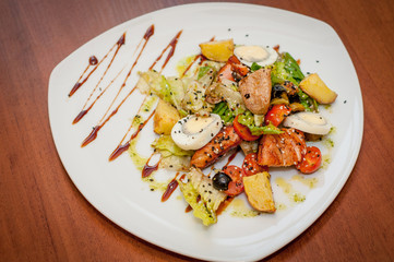 fish salad with grilled salmon and green salad
