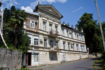 Fototapeta na wymiar The old mansion in Sukhumi
