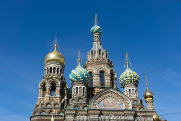 Fototapeta na wymiar roof of a russian cathedral - St. Petersberg
