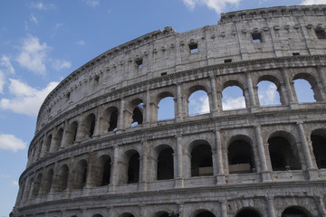 Fototapeta na wymiar colosseo dal basso , italia , anfiteatro flavio 