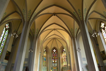 Innenansicht der katholischen Kirche St. Jakobus d. Ältere in Stromberg Hunsrück 