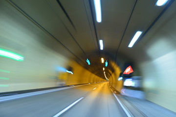 Autobahntunnel in den Alpen © Ilhan Balta