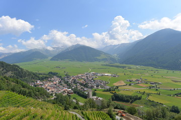 Fototapeta na wymiar Burgeis im Vinschgau - Südtirol 