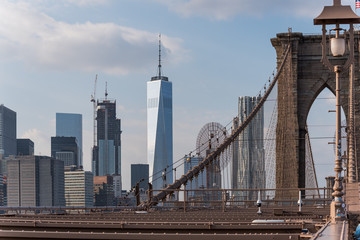 Fototapeta na wymiar ニューヨーク・ブルックリン橋から望むマンハッタンのワン・ワールドトレードセンター