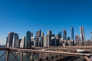 ニューヨーク・ブルックリン橋から望むマンハッタンの摩天楼
