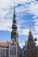 Obraz premium St. Peter's Church and Riga old town view, Latvia