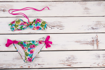 Sexy floral print bikini set.
