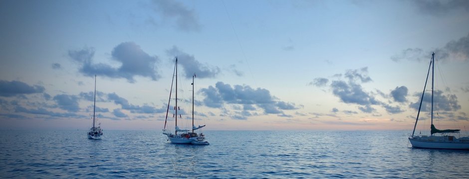 Panorama Segelboote Vor Anker Im Sonnenuntergang