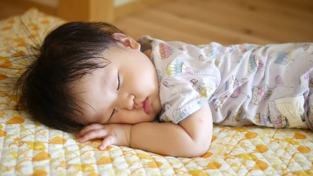 Sleeping baby / Japanese baby 8 months old