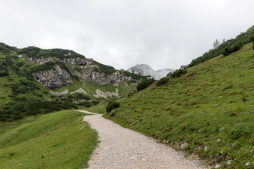 Wanderweg in den Alpen