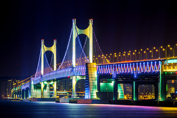 Obraz premium GwangAn Bridge at night in Busan, South Korea.