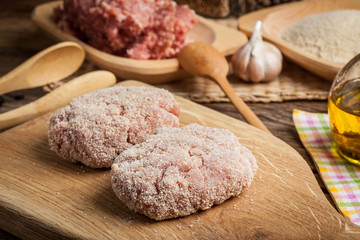 Preparation of ground chopper for frying.