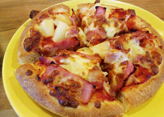 Hawaiian pizza small size