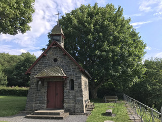 Fototapeta na wymiar Little church at a hill