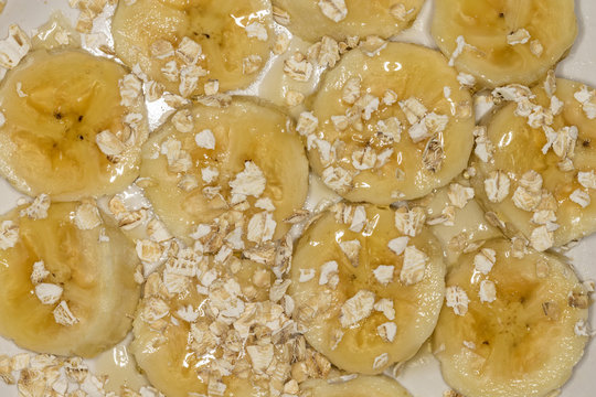Banana slices with oats and honey