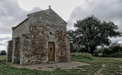 Fototapeta na wymiar Chapelle d'Aigrefeuille à Bâgé-la-Ville, Ain, France