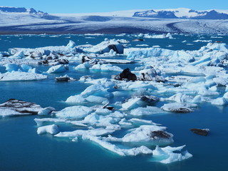 Lagune glaciaire de Jökulsarlon : bleu intense et glace polaire (Islande) - obrazy, fototapety, plakaty