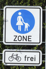 Verkehrsschild Fahhradweg und Fußgängerzone