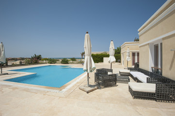 Obraz na płótnie Canvas Swimming pool at at luxury tropical holiday villa