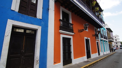 Fototapeta na wymiar Casas Coloniales en el Viejo San Juan, Puerto Rico