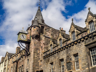 Fototapeta premium The ancient Canongate Tolbooth building on the Royal Mile of Edinburgh.