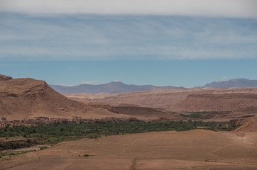 Fototapeta na wymiar View of canyon of Asif Ounila river near Kasbah Ait Ben Haddou in the Atlas Mountains of Morocco