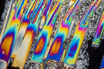 Sodium nitrate microcrystals