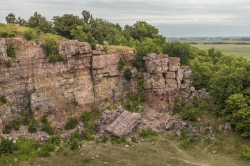 Blue Mound Cliff / A scenic cliff at a former rock quarry.