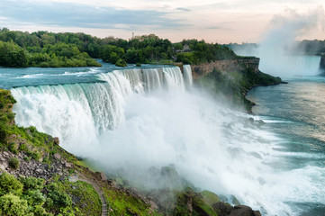 Fototapeta na wymiar Beautifull view on Niagara Falls in daylight