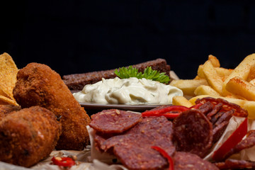 Set of beer appetizers with garlic sauce.