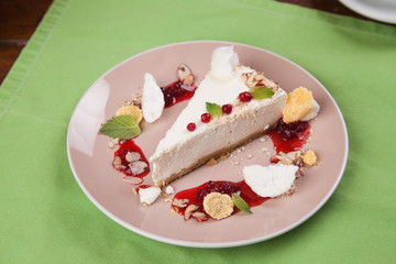 Cheesecake with cranberry jam