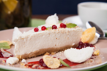 Cheesecake with cranberry jam