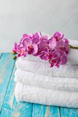 Obraz na płótnie Canvas towels with orchid flower