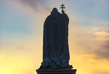 Fototapeta premium Silhouette of a monk, monument in Moscow
