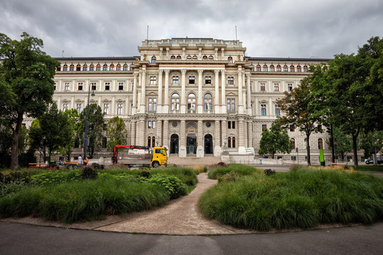Austria, Vienna, Palace of Justice (Justizpalast), 19th century Neo-Renaissance architecture.