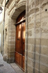 uz&egrave;s avignon village