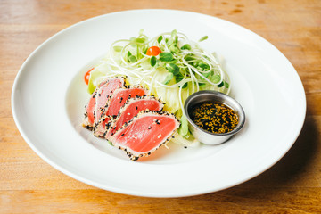 Raw fresh tuna salad
