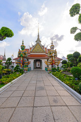 Fototapeta premium Giant statue in Wat Arun Ratchawararam Ratchawaramahawihan in Thailnd / Public landmark Thai Temple