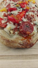 Pizzabaguette Salami mit Käse