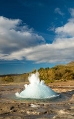 Eruption des Strokkur Geysir in Haukadalur, Island